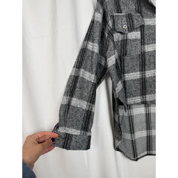 Butter Melon Womens Plaid High-Low Button Down Top Sm Gray Black Flannel Shacket - Picture 5 of 8